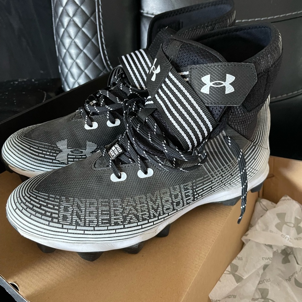 Under Armour Men’s Football Cleats, size 11
